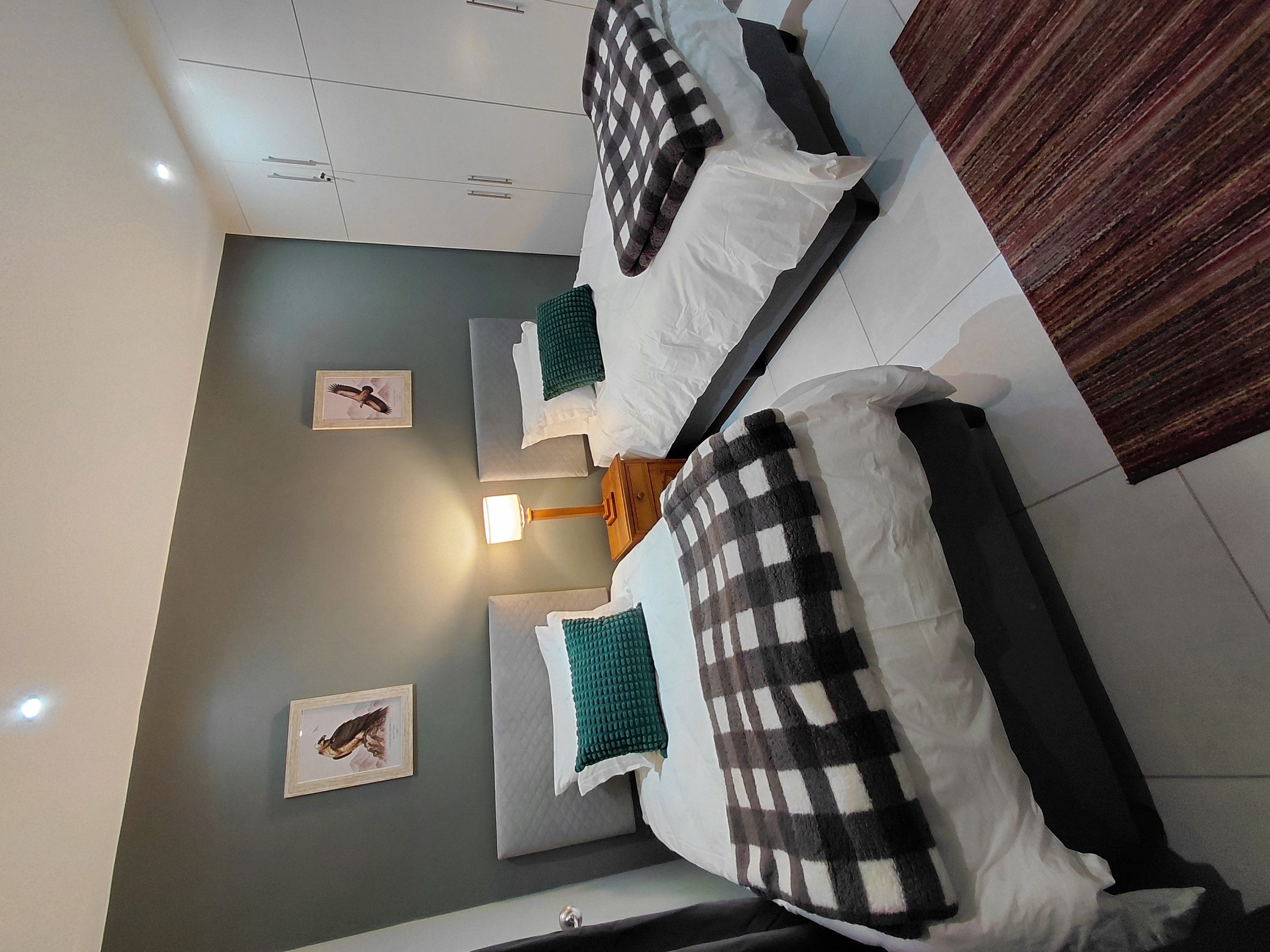 Twin Room ambience